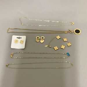 (Bundle # 17) Gold Tone Women’s Jewelry Bundle